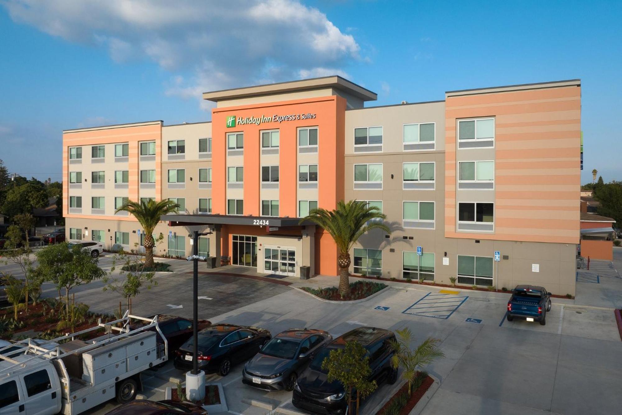 Holiday Inn Express & Suites - Hawaiian Gardens By Ihg Exterior foto