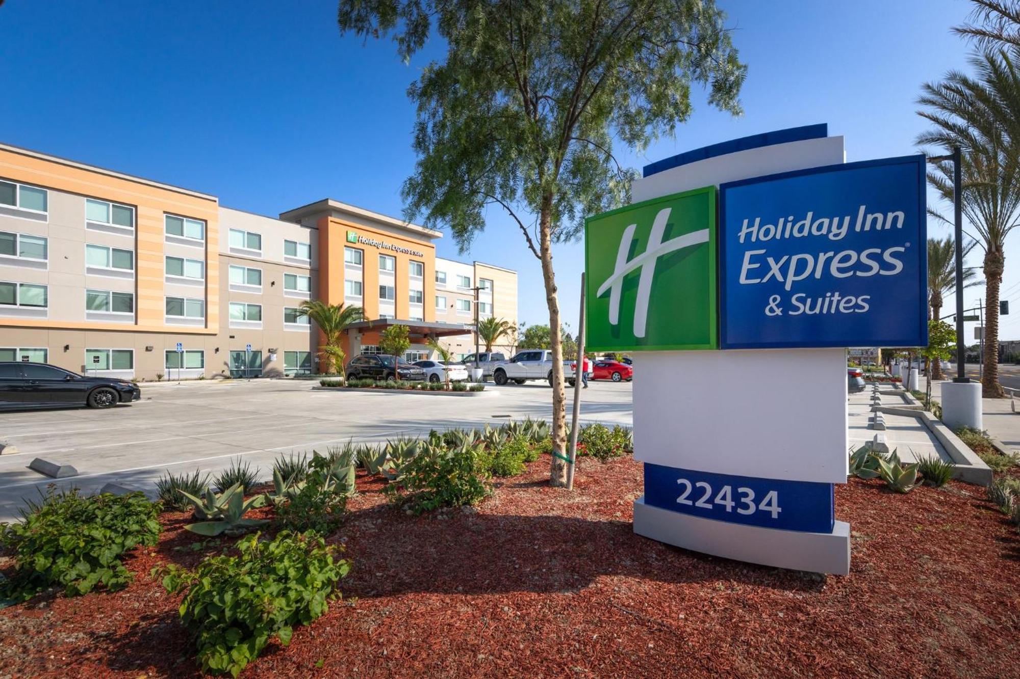 Holiday Inn Express & Suites - Hawaiian Gardens By Ihg Exterior foto