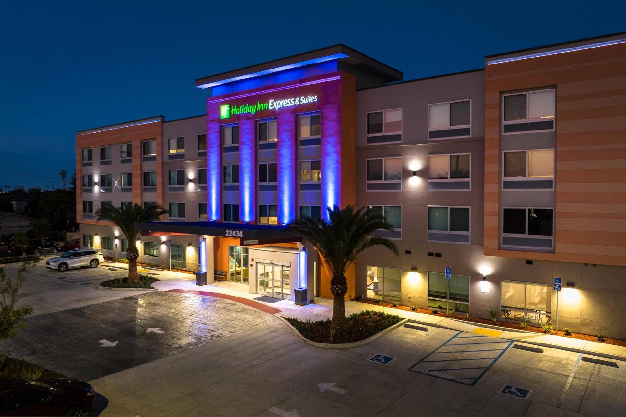 Holiday Inn Express & Suites - Hawaiian Gardens By Ihg Exterior foto